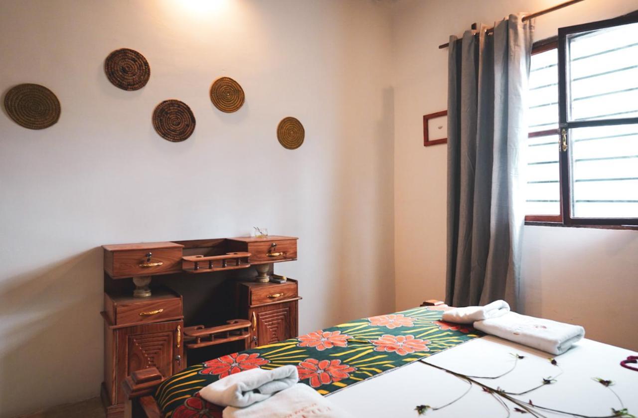 Pili Pili Swahili Lodge Джамбиани Экстерьер фото